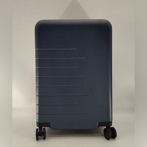 Quince Carry-On Hard Shell Suitcase - 21" Navy Luggage